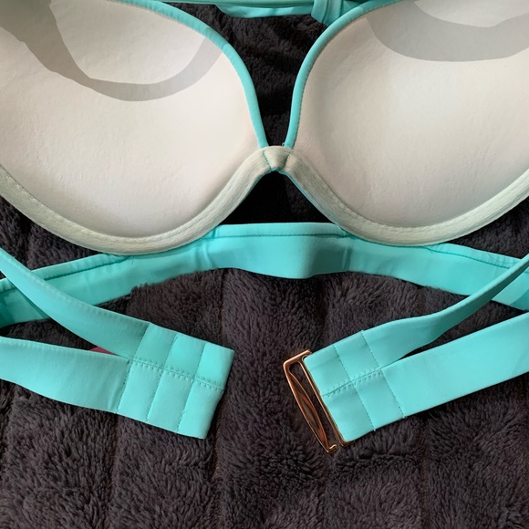 Victoria's Secret Blue Bikini - Picture 4 of 8